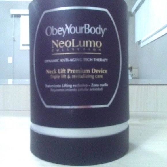 NEOLUMO ObeyYourBody NECK LIFT PREMIUM DEVICE-TRIPLE LIFT & REVITALIZNG CARE-NEW - Picture 1 of 4